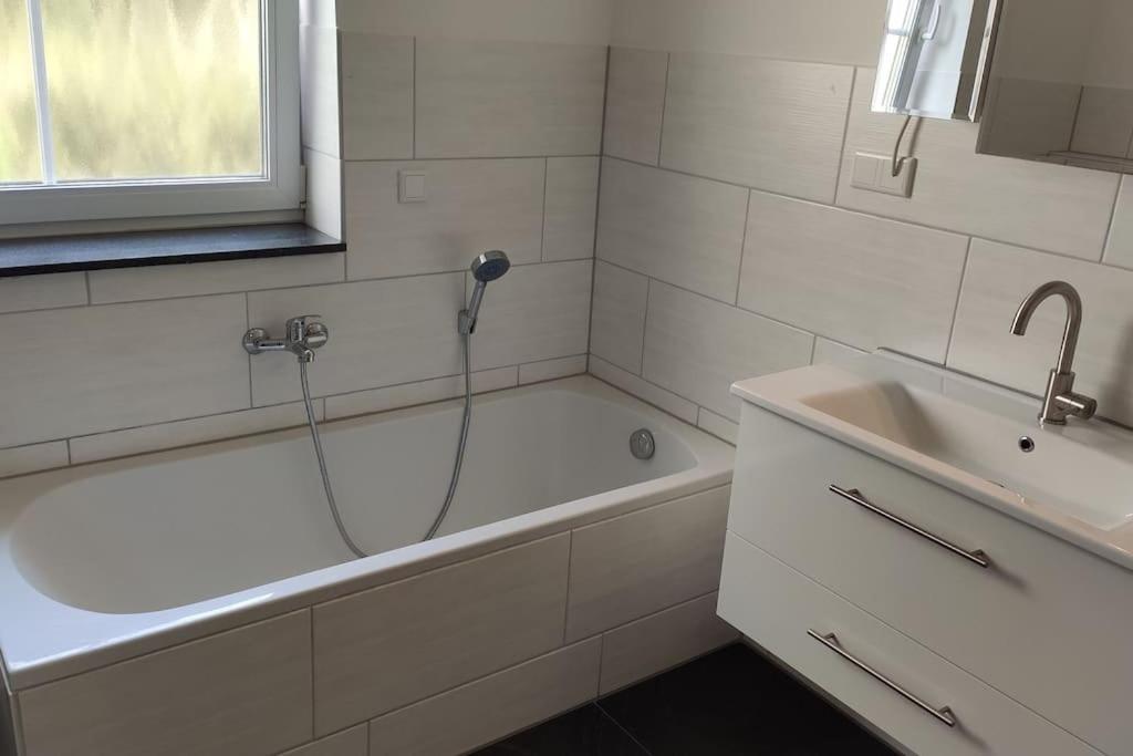Neue 90 Qm 2-Zimmerwohnung Naehe Koeln 奥登塔尔 外观 照片